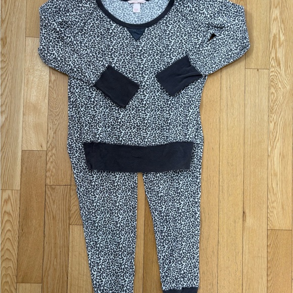 Victoria's Secret Grey Leopard Thermal Pajama Set - Size S - Picture 2 of 8
